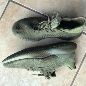 Men’s 9 army green Adidas shoes.